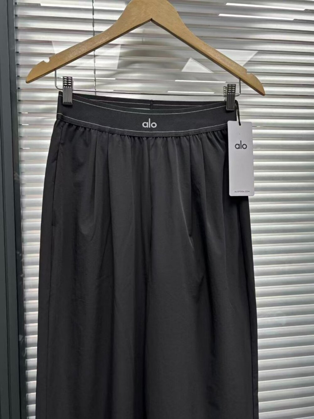 ALO Yoga Women's Pants, Dark Grey ✨ Regular 30 inches in length - Picture 7 of 8